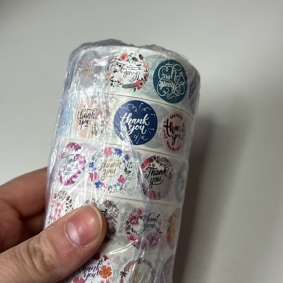 🎉3/20$🎉 Colorful Thank You Sticker Roll - Picture 3 of 3